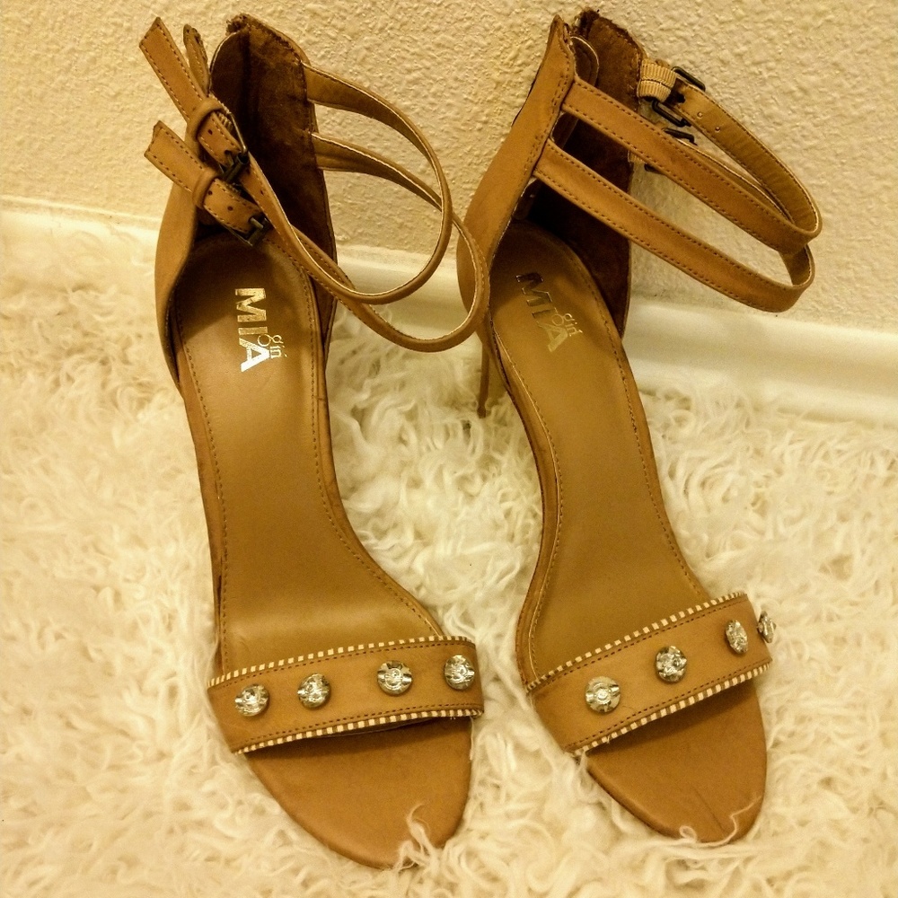 MIA  girl heels